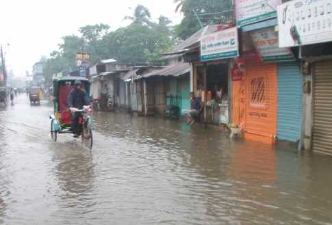 বাগেরহাট শহরসহ নিম্নাঞ্চল প্লাবিত, জনদুর্ভোগ চরমে